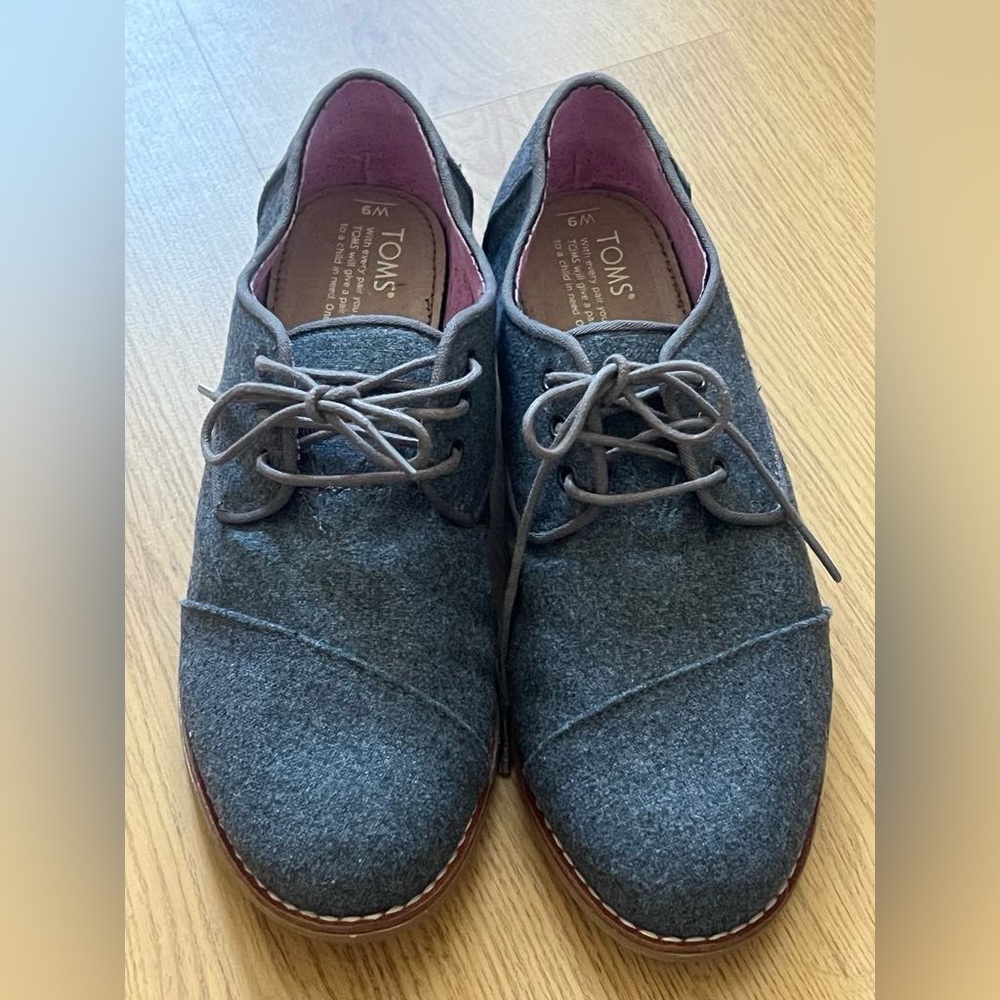Toms Gray Oxford-Style Shoes with Textured Fabric